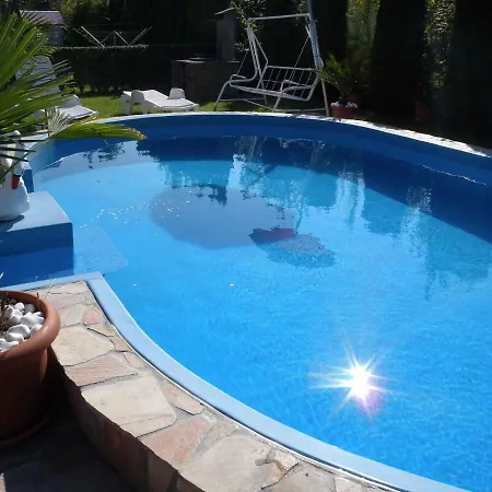 In 19325 Prázdninový dům